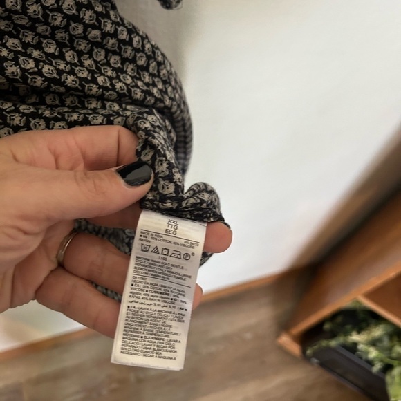 Old Navy XXL Long Sleeve Floral-Print Split-Neck Plus-Size Swing
Dress - Picture 9 of 9